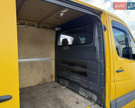 Желтый Мерседес Sprinter, объемом двигателя 2.2 л и пробегом 350 тыс. км за 12200 $, фото 12 на Automoto.ua