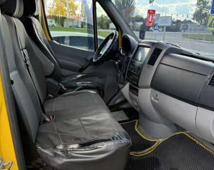 Желтый Мерседес Sprinter, объемом двигателя 2.2 л и пробегом 350 тыс. км за 12200 $, фото 6 на Automoto.ua
