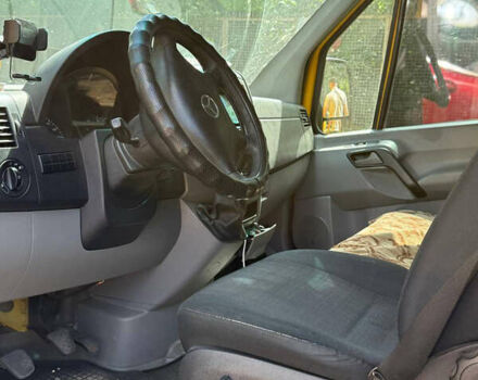 Желтый Мерседес Sprinter, объемом двигателя 2.15 л и пробегом 940 тыс. км за 10000 $, фото 15 на Automoto.ua