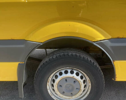 Желтый Мерседес Sprinter, объемом двигателя 2.15 л и пробегом 940 тыс. км за 10000 $, фото 2 на Automoto.ua