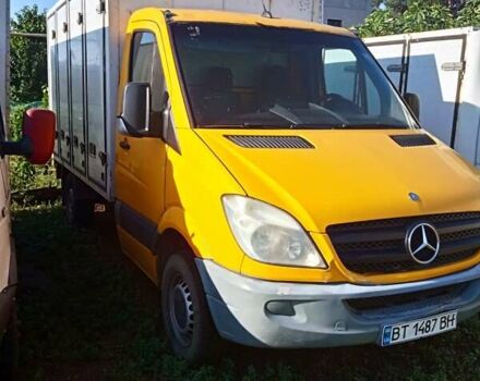 Желтый Мерседес Sprinter, объемом двигателя 2.14 л и пробегом 430 тыс. км за 12805 $, фото 1 на Automoto.ua