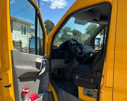 Желтый Мерседес Sprinter, объемом двигателя 2.14 л и пробегом 329 тыс. км за 15000 $, фото 17 на Automoto.ua