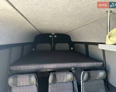 Желтый Мерседес Sprinter, объемом двигателя 2.14 л и пробегом 329 тыс. км за 15000 $, фото 15 на Automoto.ua