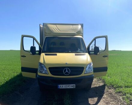 Желтый Мерседес Sprinter, объемом двигателя 2.1 л и пробегом 270 тыс. км за 12900 $, фото 3 на Automoto.ua