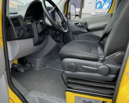 Желтый Мерседес Sprinter, объемом двигателя 2.1 л и пробегом 387 тыс. км за 23500 $, фото 9 на Automoto.ua