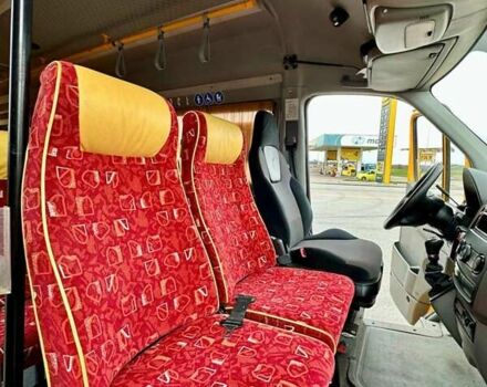 Желтый Мерседес Sprinter, объемом двигателя 2.99 л и пробегом 10 тыс. км за 50000 $, фото 6 на Automoto.ua