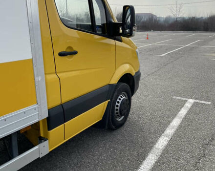 Желтый Мерседес Sprinter, объемом двигателя 2.1 л и пробегом 300 тыс. км за 22500 $, фото 3 на Automoto.ua