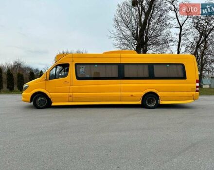 Желтый Мерседес Sprinter, объемом двигателя 2.99 л и пробегом 10 тыс. км за 50000 $, фото 4 на Automoto.ua