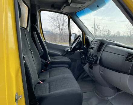 Желтый Мерседес Sprinter, объемом двигателя 2.1 л и пробегом 387 тыс. км за 23500 $, фото 12 на Automoto.ua