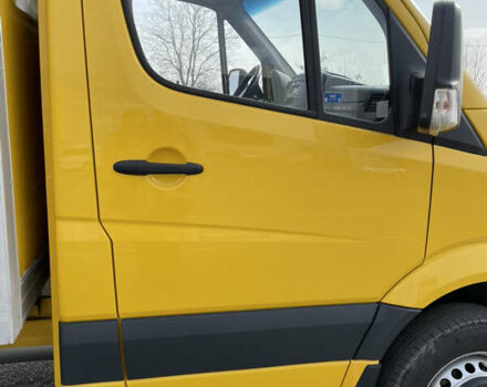 Желтый Мерседес Sprinter, объемом двигателя 2.1 л и пробегом 387 тыс. км за 23500 $, фото 7 на Automoto.ua