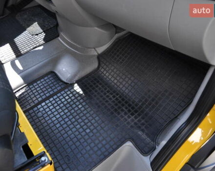 Желтый Мерседес Sprinter, объемом двигателя 2.14 л и пробегом 238 тыс. км за 17300 $, фото 54 на Automoto.ua