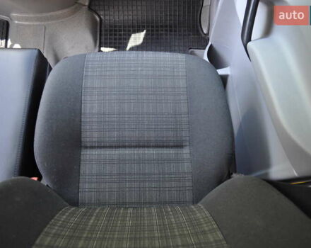 Желтый Мерседес Sprinter, объемом двигателя 2.14 л и пробегом 238 тыс. км за 17300 $, фото 32 на Automoto.ua