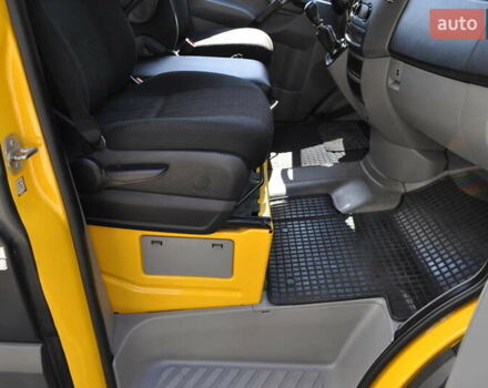 Желтый Мерседес Sprinter, объемом двигателя 2.14 л и пробегом 238 тыс. км за 17300 $, фото 52 на Automoto.ua