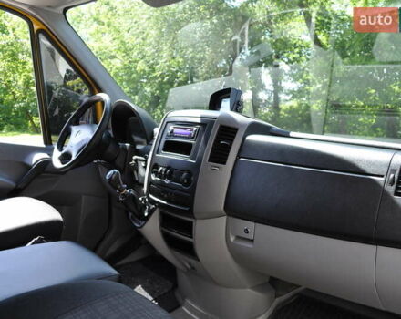 Желтый Мерседес Sprinter, объемом двигателя 2.14 л и пробегом 238 тыс. км за 17300 $, фото 56 на Automoto.ua