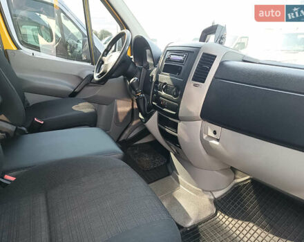 Желтый Мерседес Sprinter, объемом двигателя 2.14 л и пробегом 238 тыс. км за 14500 $, фото 16 на Automoto.ua