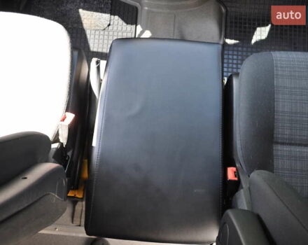 Желтый Мерседес Sprinter, объемом двигателя 2.14 л и пробегом 238 тыс. км за 17300 $, фото 34 на Automoto.ua