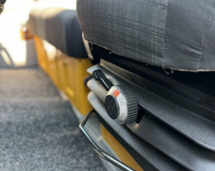 Желтый Мерседес Sprinter, объемом двигателя 2.14 л и пробегом 340 тыс. км за 21000 $, фото 13 на Automoto.ua