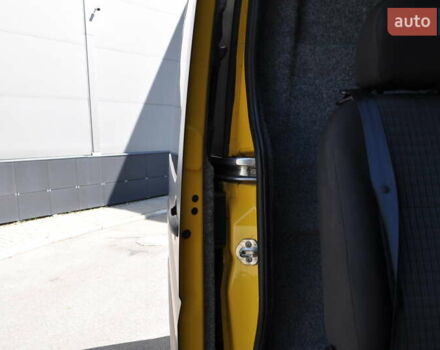 Желтый Мерседес Sprinter, объемом двигателя 2.14 л и пробегом 238 тыс. км за 17300 $, фото 42 на Automoto.ua