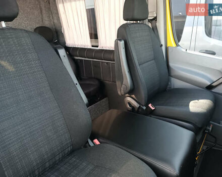 Желтый Мерседес Sprinter, объемом двигателя 2.14 л и пробегом 238 тыс. км за 14500 $, фото 18 на Automoto.ua