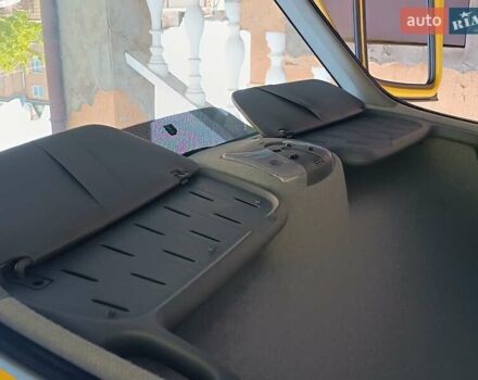 Жовтий Мерседес Sprinter, об'ємом двигуна 2.2 л та пробігом 350 тис. км за 18950 $, фото 34 на Automoto.ua