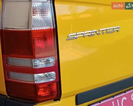 Жовтий Мерседес Sprinter, об'ємом двигуна 2.2 л та пробігом 350 тис. км за 18950 $, фото 22 на Automoto.ua
