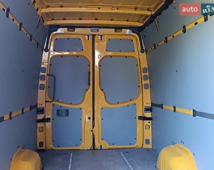 Жовтий Мерседес Sprinter, об'ємом двигуна 2.2 л та пробігом 350 тис. км за 18950 $, фото 18 на Automoto.ua
