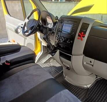 Желтый Мерседес Sprinter, объемом двигателя 2.1 л и пробегом 320 тыс. км за 23500 $, фото 17 на Automoto.ua