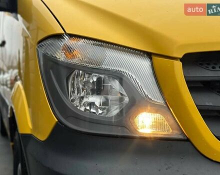 Желтый Мерседес Sprinter, объемом двигателя 2.14 л и пробегом 216 тыс. км за 19500 $, фото 14 на Automoto.ua