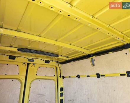 Желтый Мерседес Sprinter, объемом двигателя 2.14 л и пробегом 348 тыс. км за 26500 $, фото 3 на Automoto.ua
