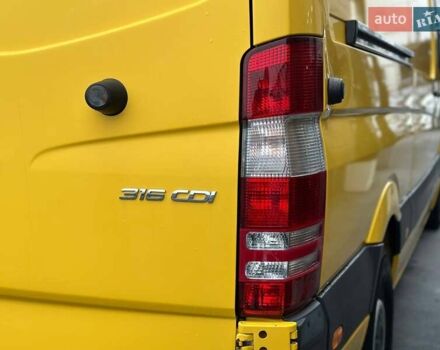 Желтый Мерседес Sprinter, объемом двигателя 2.14 л и пробегом 216 тыс. км за 19500 $, фото 18 на Automoto.ua