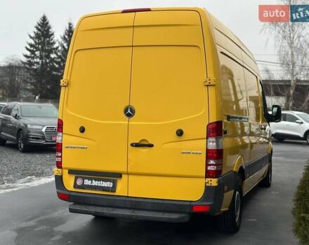 Желтый Мерседес Sprinter, объемом двигателя 2.14 л и пробегом 216 тыс. км за 19500 $, фото 8 на Automoto.ua