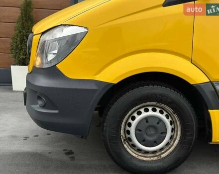 Желтый Мерседес Sprinter, объемом двигателя 2.14 л и пробегом 216 тыс. км за 19500 $, фото 16 на Automoto.ua
