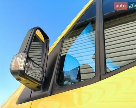 Желтый Мерседес Sprinter, объемом двигателя 2.14 л и пробегом 348 тыс. км за 26500 $, фото 1 на Automoto.ua