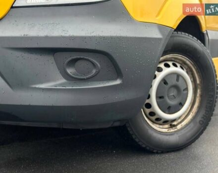 Желтый Мерседес Sprinter, объемом двигателя 2.14 л и пробегом 216 тыс. км за 19500 $, фото 4 на Automoto.ua