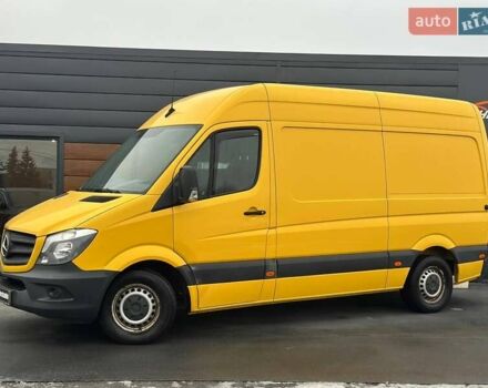 Желтый Мерседес Sprinter, объемом двигателя 2.14 л и пробегом 216 тыс. км за 19500 $, фото 2 на Automoto.ua