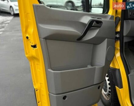 Желтый Мерседес Sprinter, объемом двигателя 2.14 л и пробегом 216 тыс. км за 19500 $, фото 22 на Automoto.ua