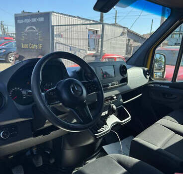 Желтый Мерседес Sprinter, объемом двигателя 2.14 л и пробегом 170 тыс. км за 25500 $, фото 5 на Automoto.ua