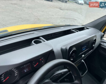 Желтый Мерседес Sprinter, объемом двигателя 2.2 л и пробегом 273 тыс. км за 26700 $, фото 29 на Automoto.ua