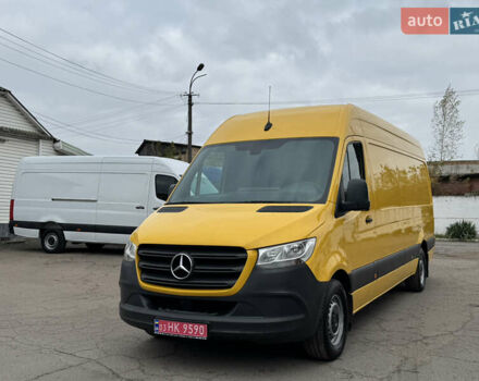Желтый Мерседес Sprinter, объемом двигателя 2.2 л и пробегом 273 тыс. км за 26700 $, фото 5 на Automoto.ua