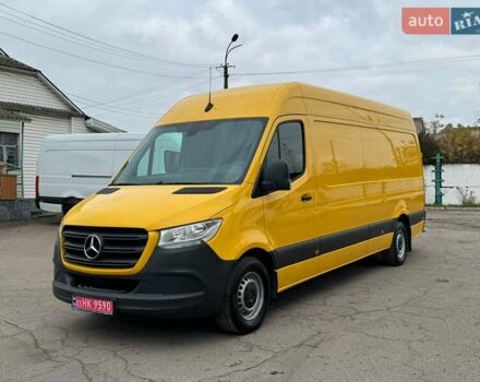 Желтый Мерседес Sprinter, объемом двигателя 2.2 л и пробегом 273 тыс. км за 26700 $, фото 1 на Automoto.ua