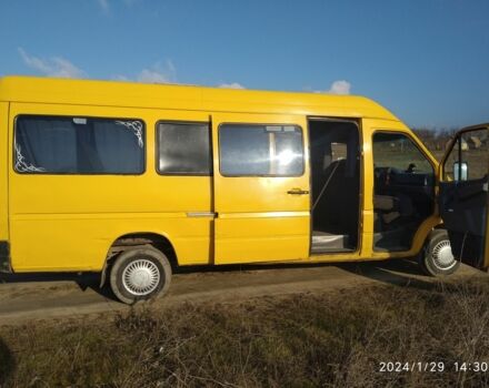 Желтый Мерседес Sprinter, объемом двигателя 2.3 л и пробегом 430 тыс. км за 4999 $, фото 3 на Automoto.ua