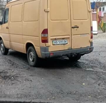 Желтый Мерседес Sprinter, объемом двигателя 2.3 л и пробегом 240 тыс. км за 4500 $, фото 2 на Automoto.ua