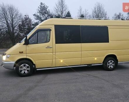 Желтый Мерседес Sprinter, объемом двигателя 2.69 л и пробегом 110 тыс. км за 11000 $, фото 1 на Automoto.ua