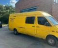 Желтый Мерседес Sprinter, объемом двигателя 2.2 л и пробегом 200 тыс. км за 6000 $, фото 3 на Automoto.ua