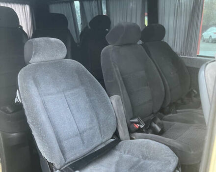 Желтый Мерседес Sprinter, объемом двигателя 2.69 л и пробегом 300 тыс. км за 8000 $, фото 6 на Automoto.ua
