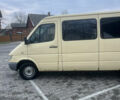 Желтый Мерседес Sprinter, объемом двигателя 2.69 л и пробегом 300 тыс. км за 8000 $, фото 1 на Automoto.ua
