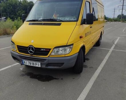 Желтый Мерседес Sprinter, объемом двигателя 2.1 л и пробегом 390 тыс. км за 10500 $, фото 9 на Automoto.ua