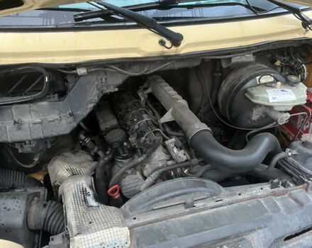 Желтый Мерседес Sprinter, объемом двигателя 2.69 л и пробегом 300 тыс. км за 8000 $, фото 11 на Automoto.ua