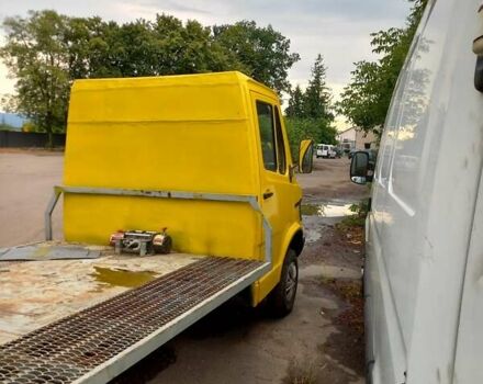 Желтый Мерседес Sprinter, объемом двигателя 2.3 л и пробегом 300 тыс. км за 5000 $, фото 1 на Automoto.ua