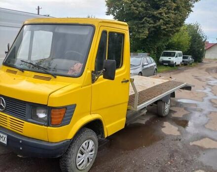 Желтый Мерседес Sprinter, объемом двигателя 2.3 л и пробегом 300 тыс. км за 5000 $, фото 3 на Automoto.ua